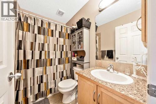 11 Saddlebrook Mews Ne, Calgary, AB - Indoor Photo Showing Bathroom