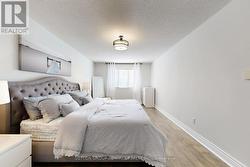 Primary Bedrm: 2 Closets & Large Ensuite Bathrm - 