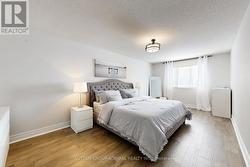 Primary Bedrm: 2 Closets & Large Ensuite Bathrm - 