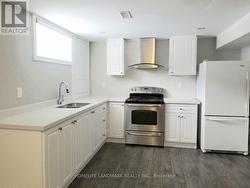 12 OTTAWA COURT  Aurora, ON L4G 2Y7