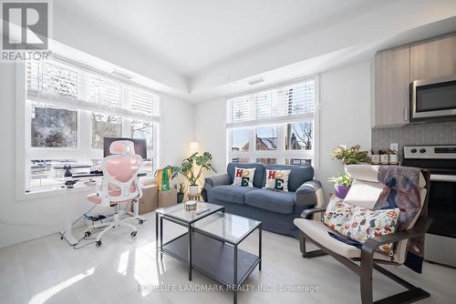 2 - 4015 Hickory Drive, Mississauga, ON - Indoor Photo Showing Living Room