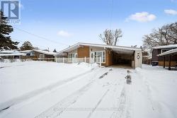 72 DOGWOOD CRESCENT  Toronto, ON M1P 3N6