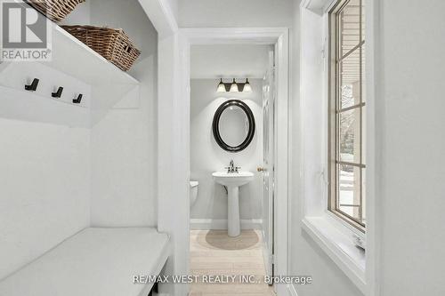 2232 Casselman Court, Burlington, ON - Indoor