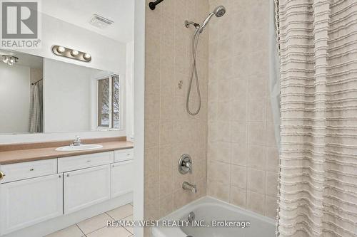 2232 Casselman Court, Burlington, ON - Indoor Photo Showing Bathroom