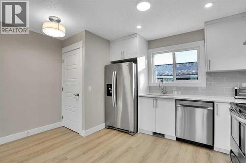 6060 Madigan Drive Ne, Calgary, AB - Indoor Photo Showing Kitchen