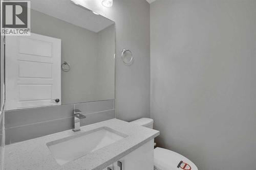 6060 Madigan Drive Ne, Calgary, AB - Indoor Photo Showing Bathroom