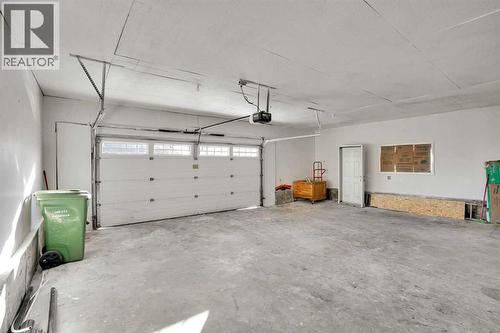 6060 Madigan Drive Ne, Calgary, AB - Indoor Photo Showing Garage