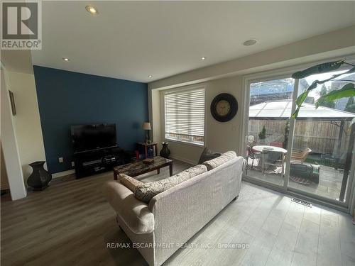 35 - 1890 Rymal Road E, Hamilton, ON - Indoor Photo Showing Living Room