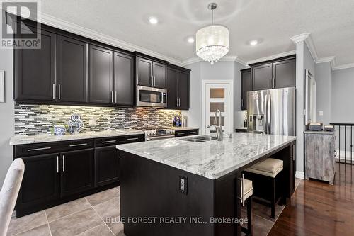 3383 Pioneer Parkway, London South (South V), ON - Indoor Photo Showing Kitchen With Double Sink With Upgraded Kitchen