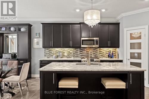 3383 Pioneer Parkway, London South (South V), ON - Indoor Photo Showing Kitchen With Upgraded Kitchen