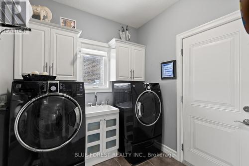 Main floor laundry - 3383 Pioneer Parkway, London South (South V), ON - Indoor Photo Showing Laundry Room