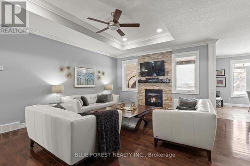 3383 Pioneer Parkway, London South (South V), ON - Indoor Photo Showing Living Room With Fireplace
