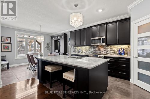3383 Pioneer Parkway, London South (South V), ON - Indoor Photo Showing Kitchen With Upgraded Kitchen