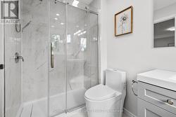 Ensuite bath - 