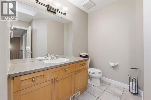33 Prominence Park Sw, Calgary, AB - Indoor Photo Showing Bathroom