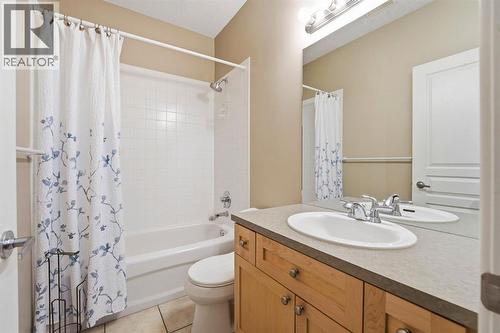 33 Prominence Park Sw, Calgary, AB - Indoor Photo Showing Bathroom