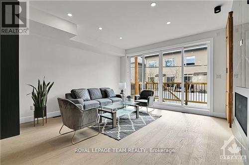828 Alpine Avenue, Ottawa, ON - Indoor Photo Showing Living Room