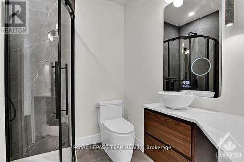 828 Alpine Avenue, Ottawa, ON - Indoor Photo Showing Bathroom