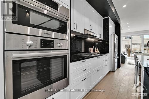 828 Alpine Avenue, Ottawa, ON - Indoor Photo Showing Kitchen With Upgraded Kitchen