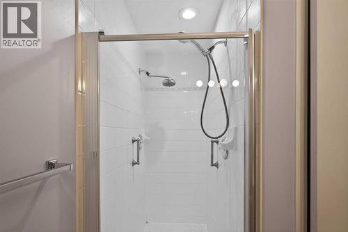 25 Westfall Drive, Okotoks, AB - Indoor Photo Showing Bathroom