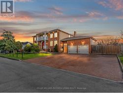 33 REDBERRY PARKWAY  Toronto, ON M6L 2J7