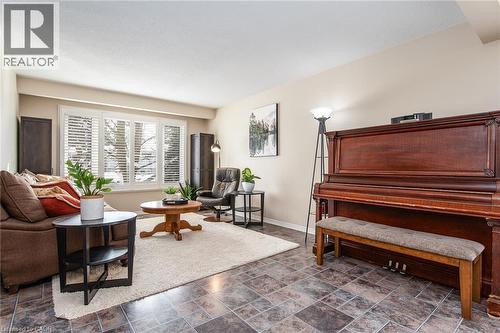 216 Northlake Drive, Waterloo, ON - Indoor Photo Showing Living Room