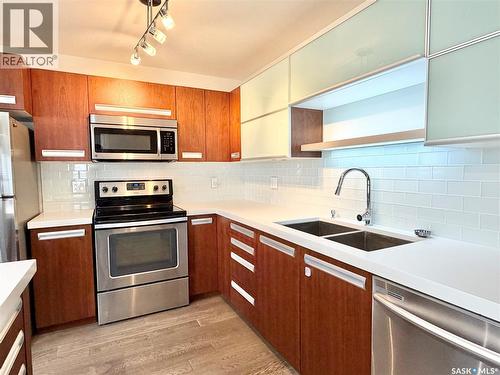 1207 1015 Patrick Crescent, Saskatoon, SK - Indoor Photo Showing Kitchen With Stainless Steel Kitchen With Double Sink With Upgraded Kitchen