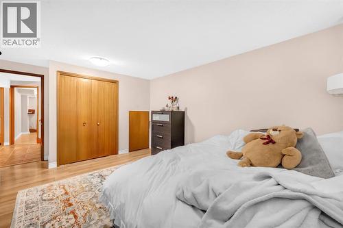 4013 Vance Place Nw, Calgary, AB - Indoor Photo Showing Bedroom