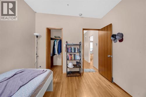 4013 Vance Place Nw, Calgary, AB - Indoor Photo Showing Bedroom