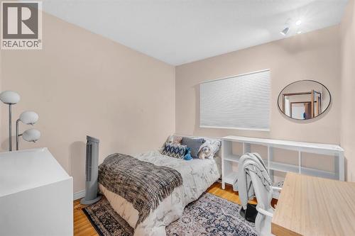 4013 Vance Place Nw, Calgary, AB - Indoor Photo Showing Bedroom