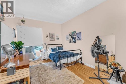 4013 Vance Place Nw, Calgary, AB - Indoor Photo Showing Bedroom