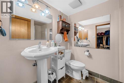 4013 Vance Place Nw, Calgary, AB - Indoor Photo Showing Bathroom