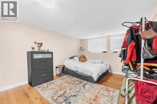 4013 Vance Place Nw, Calgary, AB - Indoor Photo Showing Bedroom