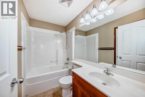 38 Springborough Way Sw, Calgary, AB - Indoor Photo Showing Bathroom