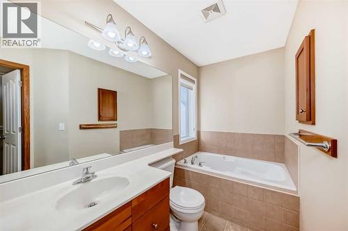 38 Springborough Way Sw, Calgary, AB - Indoor Photo Showing Bathroom