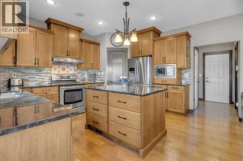 33 Sisson Avenue, Red Deer, AB - Indoor Photo Showing Kitchen With Stainless Steel Kitchen With Upgraded Kitchen