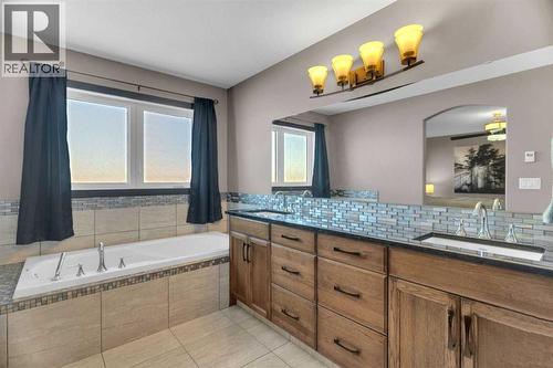 33 Sisson Avenue, Red Deer, AB - Indoor Photo Showing Bathroom