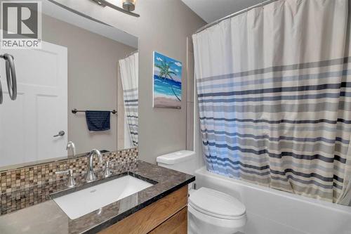 33 Sisson Avenue, Red Deer, AB - Indoor Photo Showing Bathroom