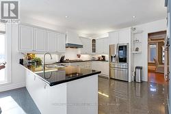 Ultimate gourmet kitchen with granite counter tops - 