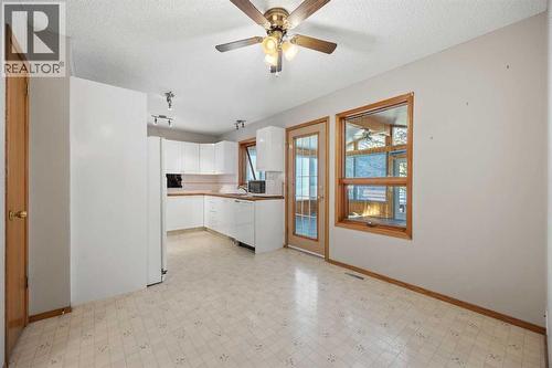 Dining Nook - 220 Sunset Place, Okotoks, AB - Indoor