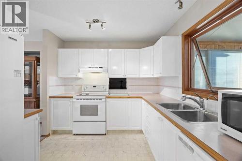 Kitchen - 220 Sunset Place, Okotoks, AB - Indoor Photo Showing Kitchen With Double Sink