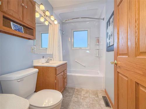 94 Clement Drive, Brandon, MB - Indoor Photo Showing Bathroom