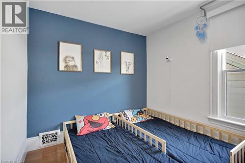 37 Chatham Street, Hamilton, ON - Indoor Photo Showing Bedroom