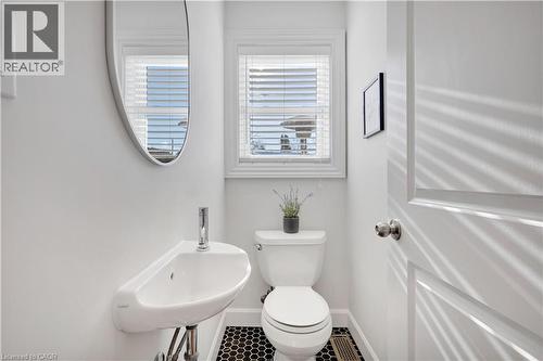 37 Chatham Street, Hamilton, ON - Indoor Photo Showing Bathroom