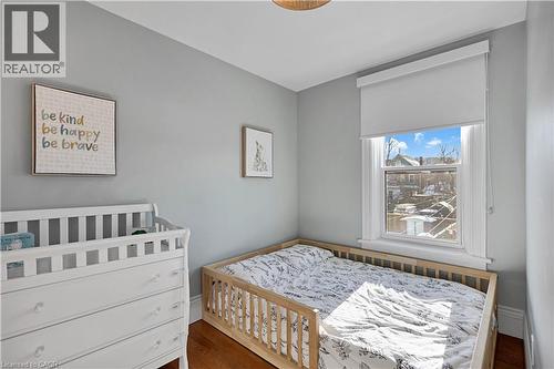 37 Chatham Street, Hamilton, ON - Indoor Photo Showing Bedroom