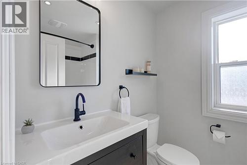 37 Chatham Street, Hamilton, ON - Indoor Photo Showing Bathroom