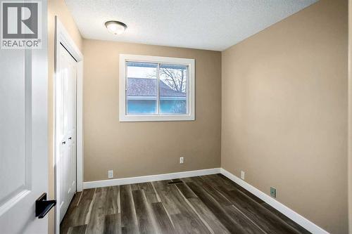2nd bedroom located on the main floor with ample closet space - 467 Berkley Crescent Nw, Calgary, AB - Indoor Photo Showing Other Room