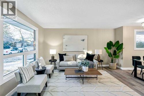 The living room is spacious and has a brand new window - 467 Berkley Crescent Nw, Calgary, AB - Indoor Photo Showing Living Room