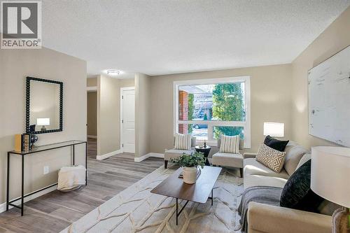 The living room is spacious and has a brand new window - 467 Berkley Crescent Nw, Calgary, AB - Indoor Photo Showing Living Room