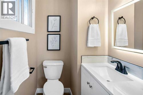 The master bedroom 2pc ensuite - 467 Berkley Crescent Nw, Calgary, AB - Indoor Photo Showing Bathroom